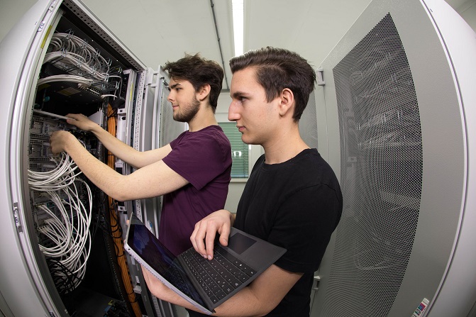 IT-Schule Gendorf macht fit für Industrie 4.0